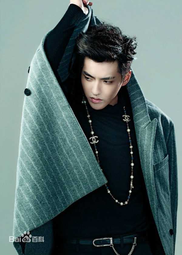 精选吴亦凡(KRIS)在《南都娱乐周刊》中的图册