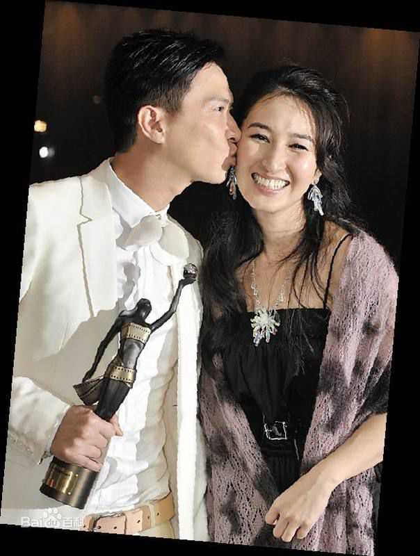 关咏荷(Esther)夫妇出席2009年28届金像奖性感图片图集