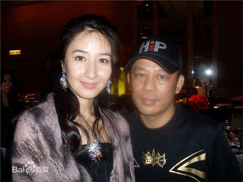 关咏荷(Esther)夫妇出席2009年28届金像奖性感图片图集