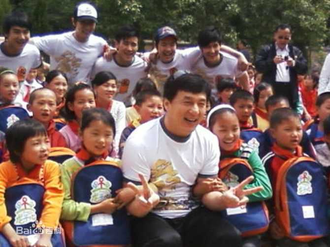 成龙(Jackie Chan)参加慈善活动图册