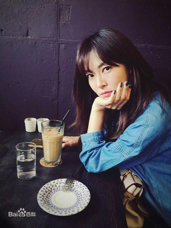 金素妍(,Kim So-yeon)生活照图册