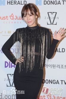 金素妍(,Kim So-yeon)红毯性感图片壁纸