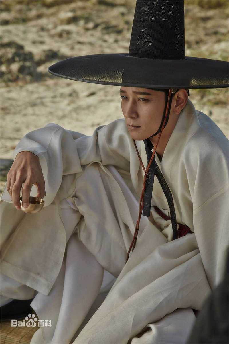 姜栋元(Kang Dong Won、カン ドンウォン)在《群盗:民乱的时代》(2014)中的