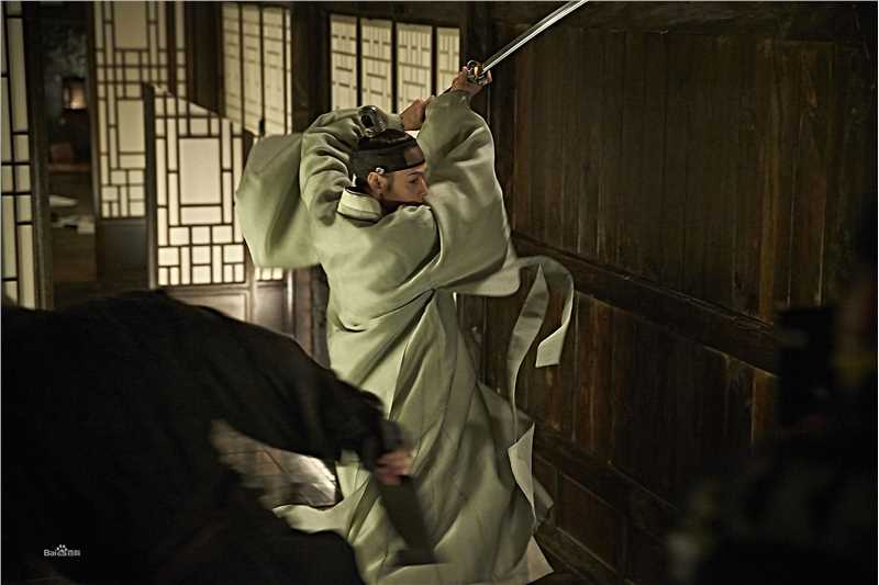 姜栋元(Kang Dong Won、カン ドンウォン)在《群盗:民乱的时代》(2014)中的