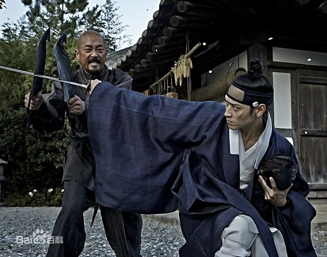 姜栋元(Kang Dong Won、カン ドンウォン)在《群盗:民乱的时代》(2014)中的