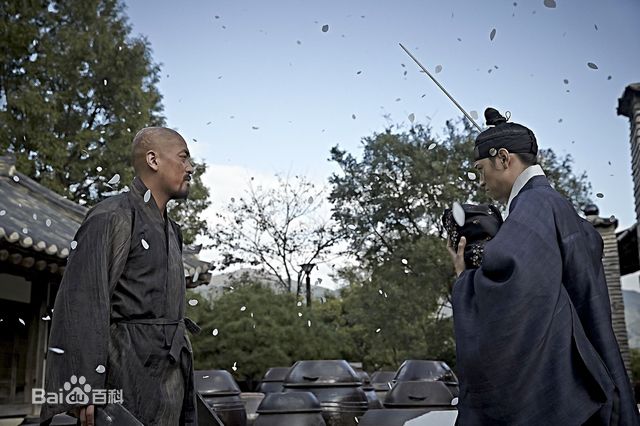 姜栋元(Kang Dong Won、カン ドンウォン)在《群盗:民乱的时代》(2014)中的