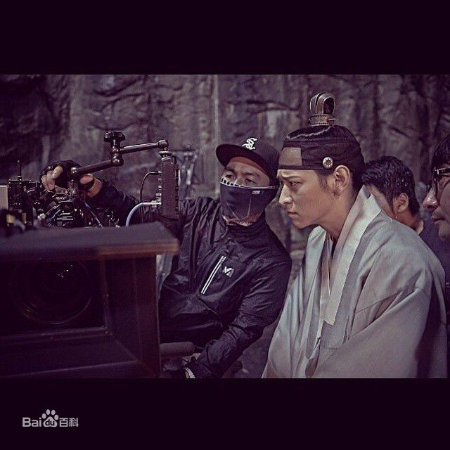 姜栋元(Kang Dong Won、カン ドンウォン)在《群盗:民乱的时代》(2014)中的