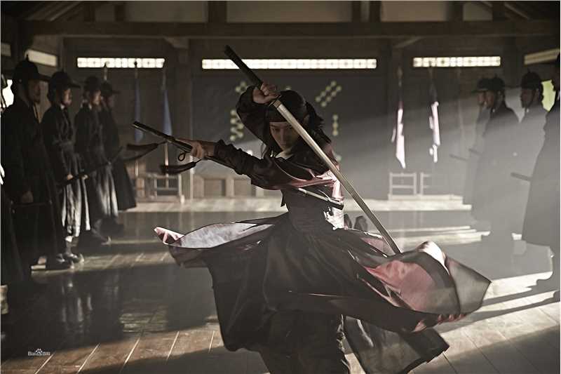 姜栋元(Kang Dong Won、カン ドンウォン)在《群盗:民乱的时代》(2014)中的