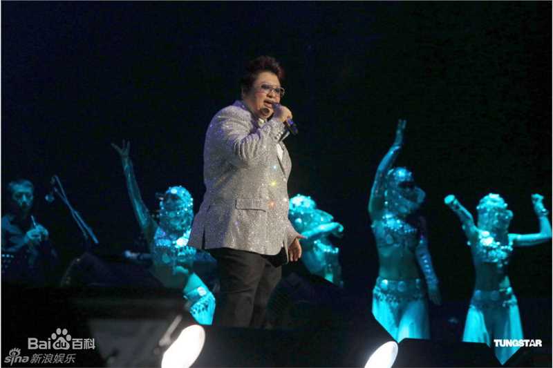 韩红(Han Hong)演出照素颜照壁纸
