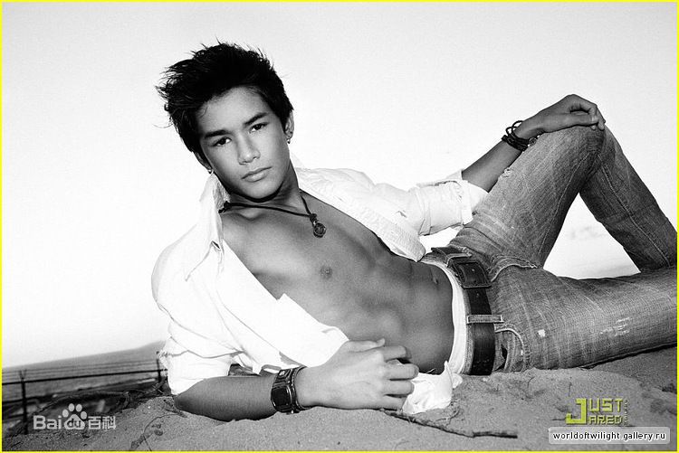 精选波波·斯图尔特(Booboo Stewart 、 Nils Allen Stewart Jr(本名))精彩图册
