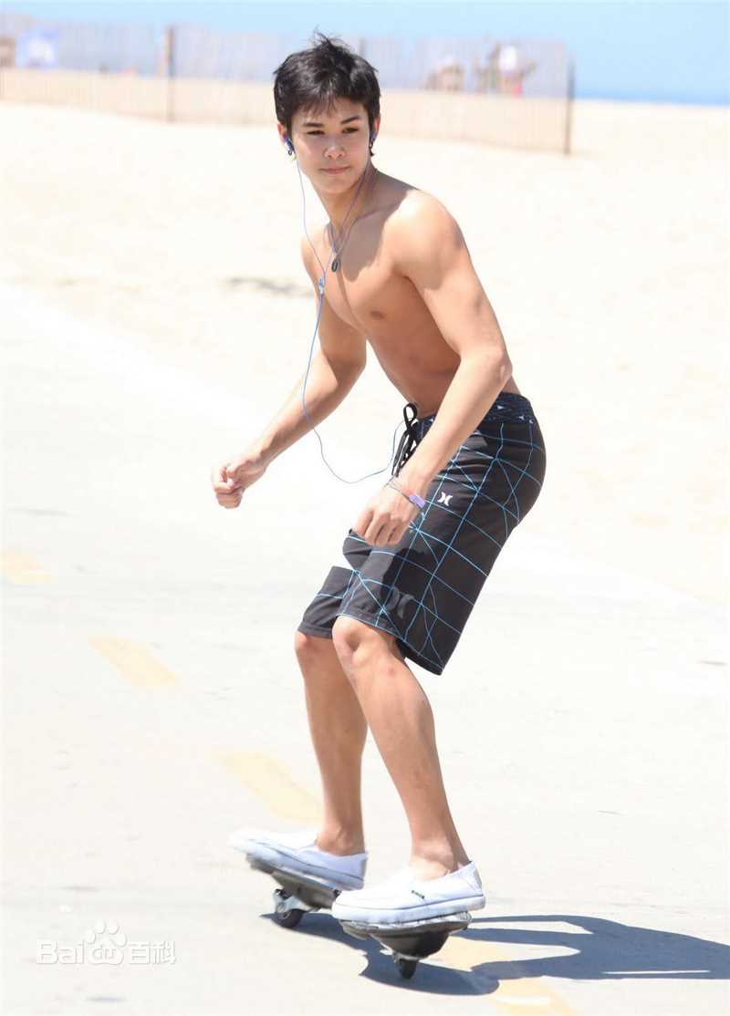 精选波波·斯图尔特(Booboo Stewart 、 Nils Allen Stewart Jr(本名))精彩图册