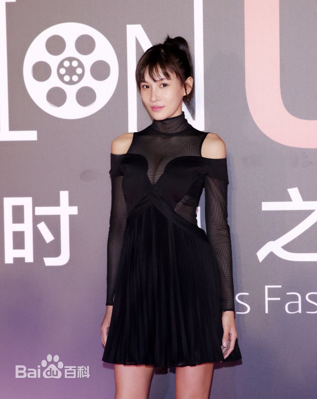 精选张蓝心(Zoe Zhang)在电影《绝地逃亡》中的图册