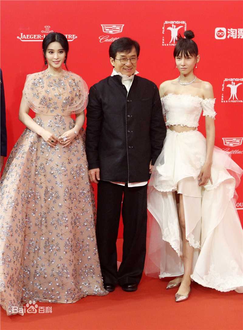 精选张蓝心(Zoe Zhang)在电影《绝地逃亡》中的图册