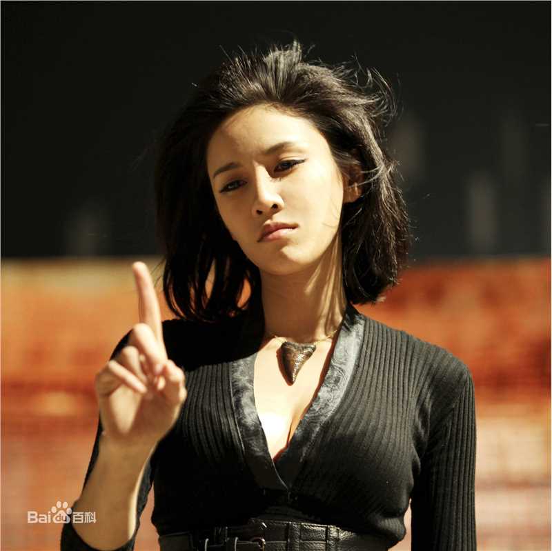 精选张蓝心(Zoe Zhang)在电影《绝地逃亡》中的图册