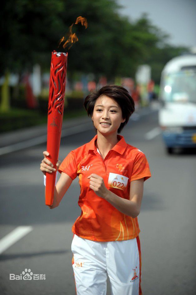 赵荣公益慈善生活照