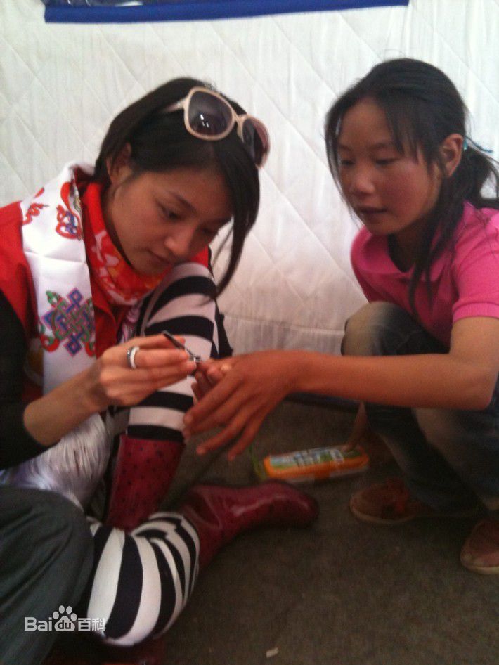 赵荣公益慈善生活照