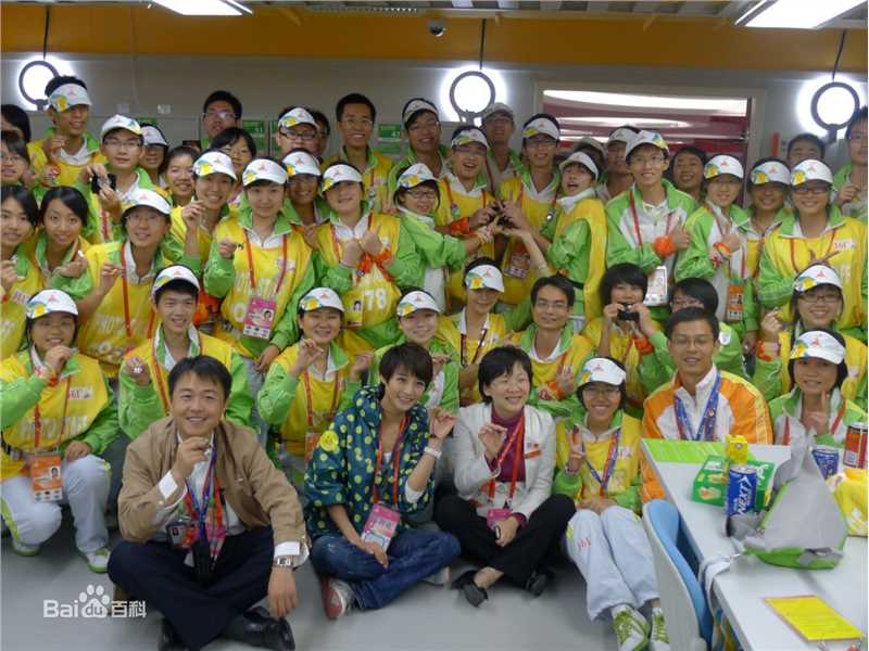 赵荣公益慈善生活照