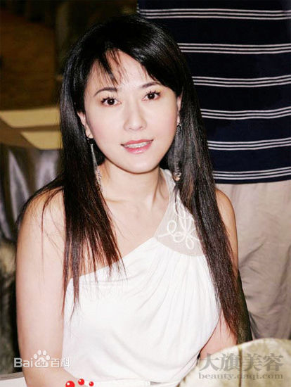 戈伟如出席活动性感图片图集