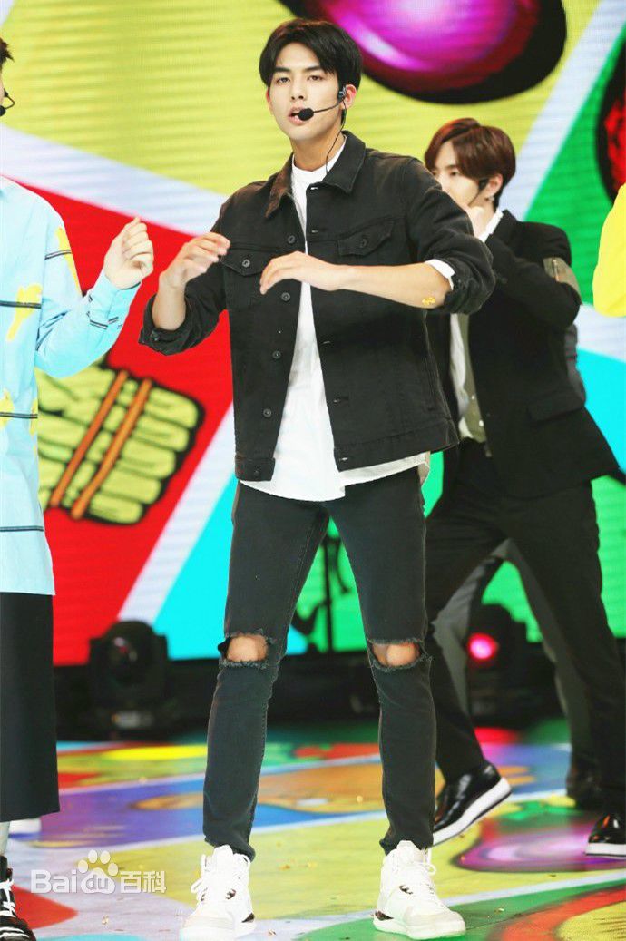 宋威龙(Song Weilong)在《天天向上》中的