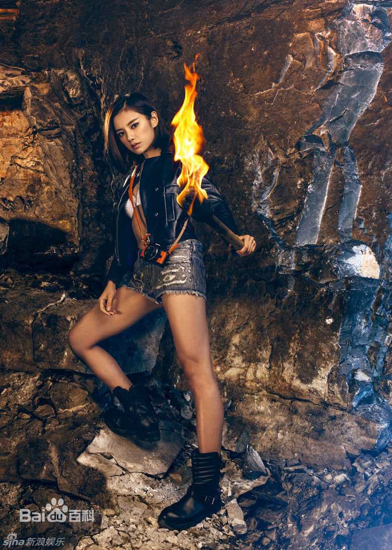 伊一(Eleven)最新《男人装》1月封面壁纸