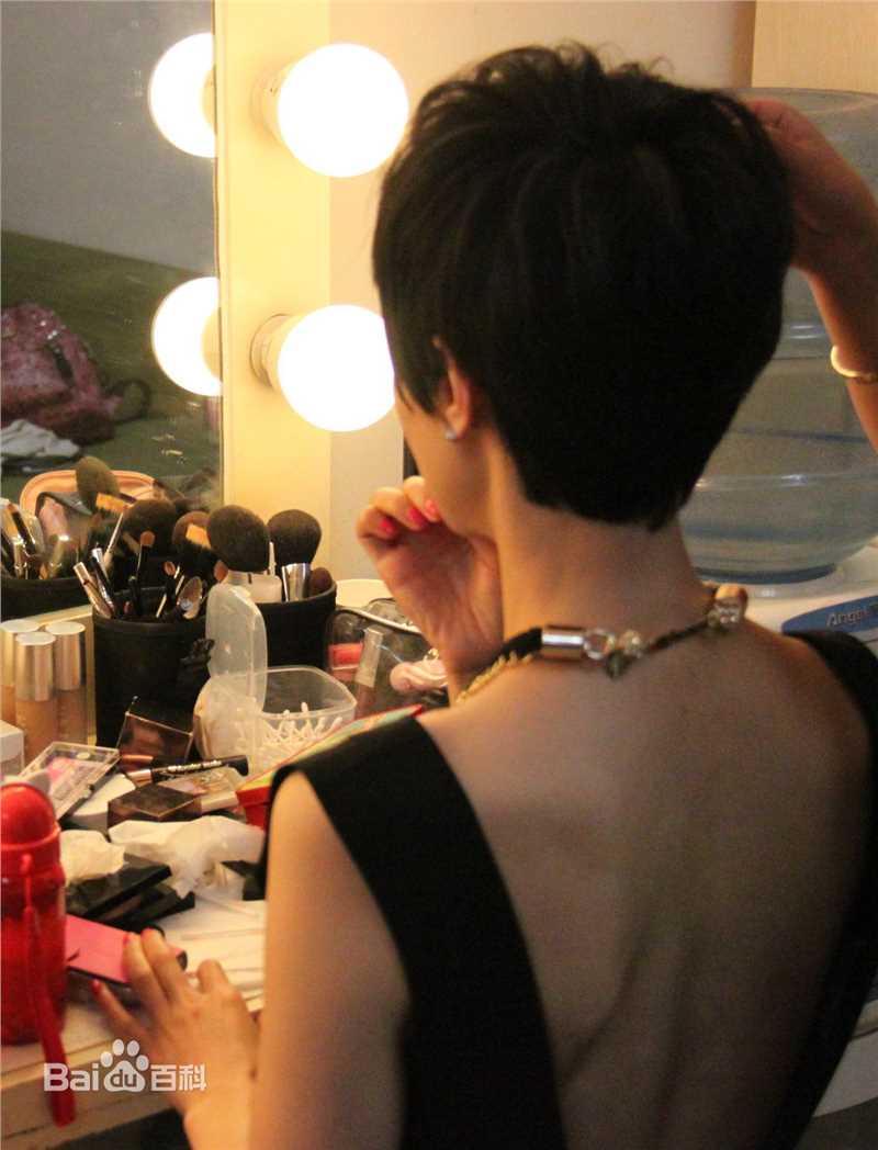 最新石筱群在作客《美丽俏佳人》节目中的图集