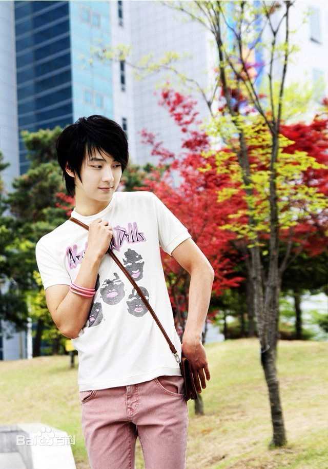 尹施允(,Yun Si Yun,ユン シユン,Yoon Si Yoon)--当你还是模特时期图片图集