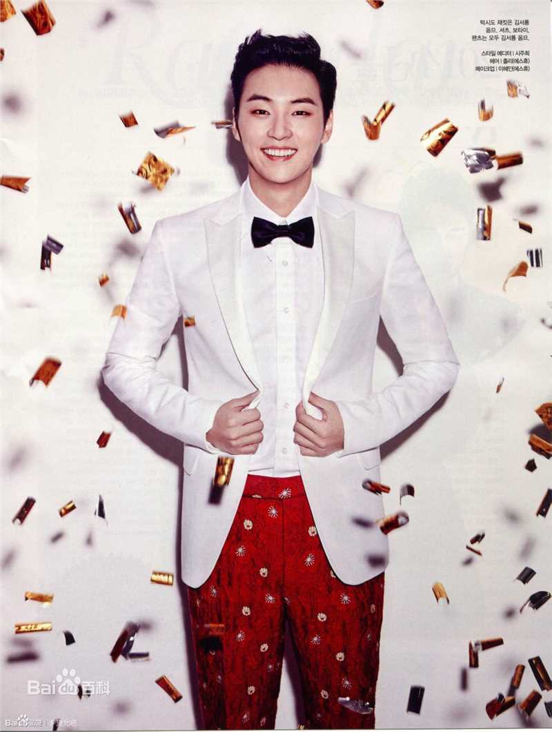 尹施允(,Yun Si Yun,ユン シユン,Yoon Si Yoon)AllureKorea壁纸壁纸