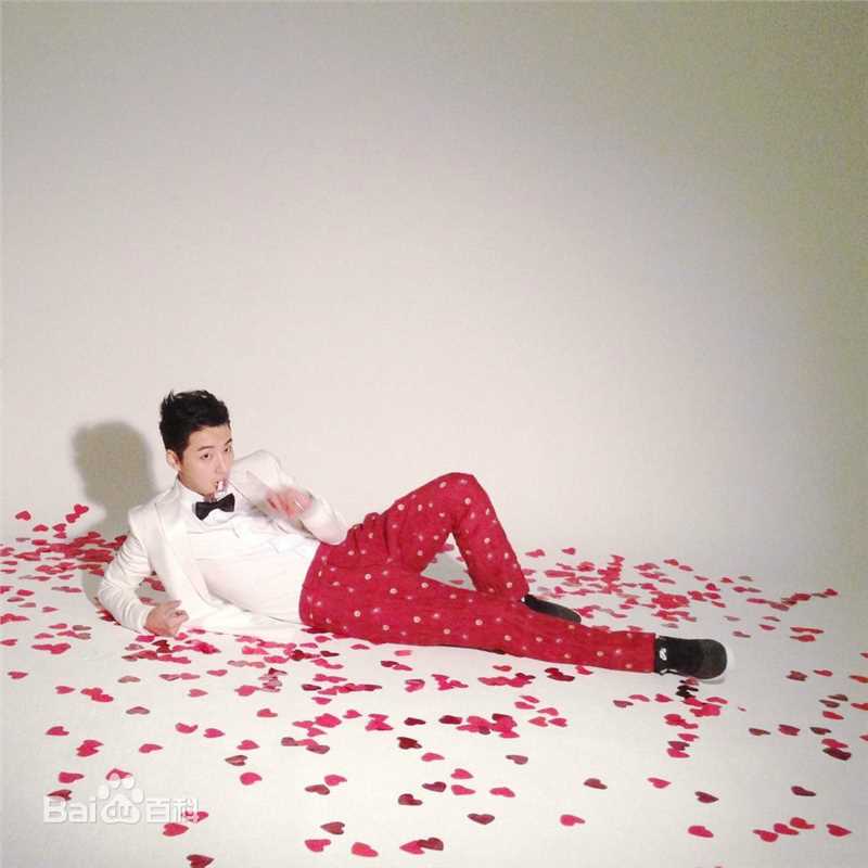 尹施允(,Yun Si Yun,ユン シユン,Yoon Si Yoon)AllureKorea壁纸壁纸