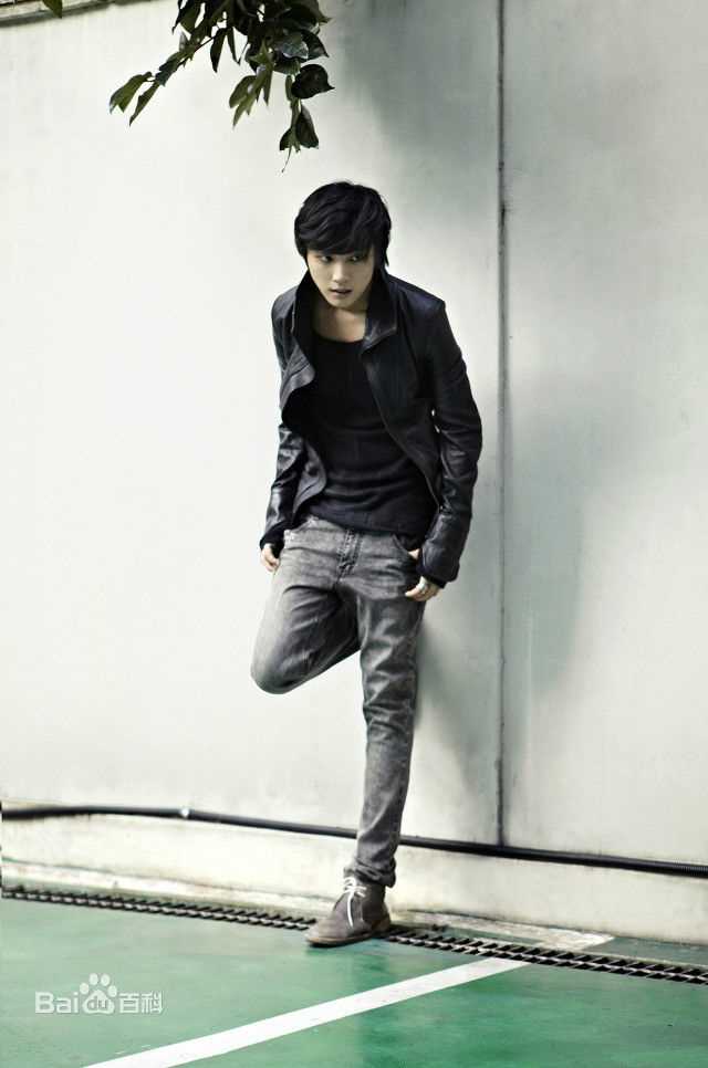 尹施允(,Yun Si Yun,ユン シユン,Yoon Si Yoon)09 ELLE Girl图册性感图片图集