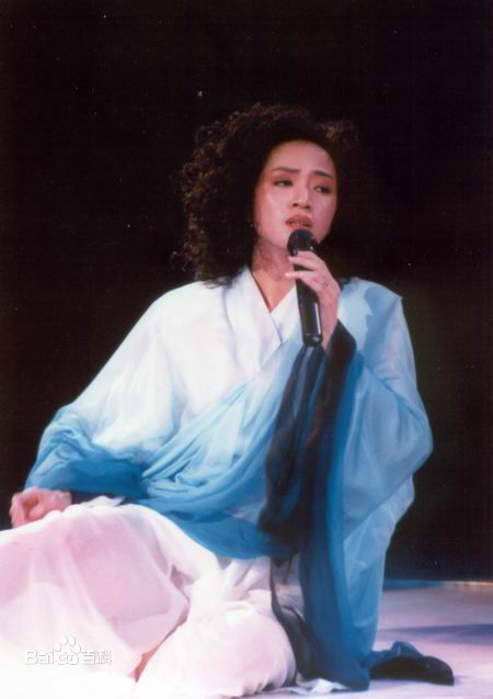 梅艳芳(Anita Mui,アニタ ·ムイ)1990年夏日耀光华演唱会前后照片