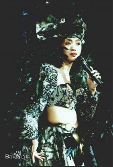 梅艳芳(Anita Mui,アニタ ·ムイ)1990年夏日耀光华演唱会前后照片