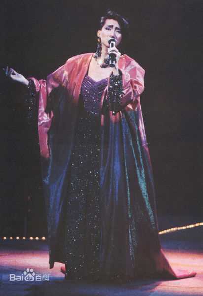 梅艳芳(Anita Mui,アニタ ·ムイ)1985-1986年尽显光华演唱会性感图片图集