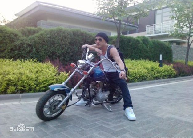 张卫健(Dicky Cheung)时尚生活照壁纸壁纸