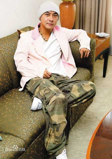 张卫健(Dicky Cheung)时尚生活照壁纸壁纸