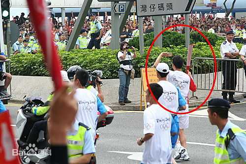 张学友(Jacky Cheung)火炬手壁纸壁纸