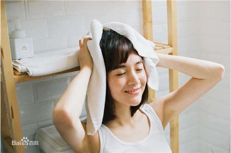 李依伊最全素颜背心壁纸