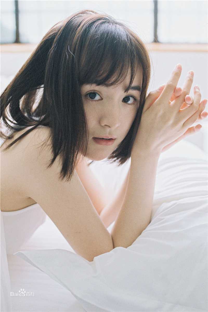 李依伊最全素颜背心壁纸