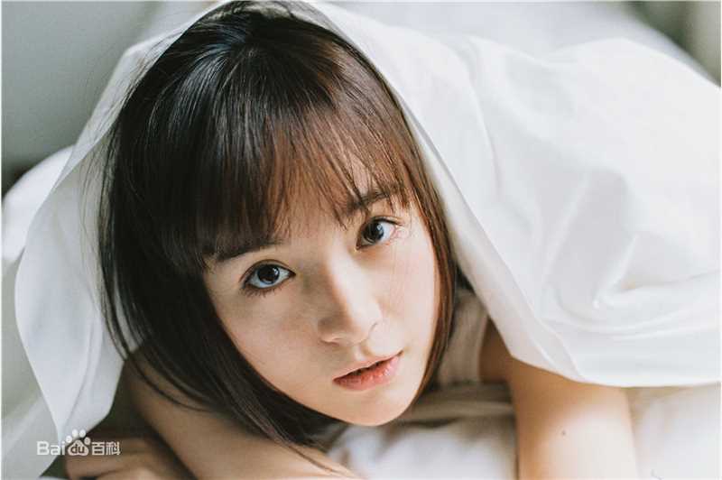 李依伊最全素颜背心壁纸