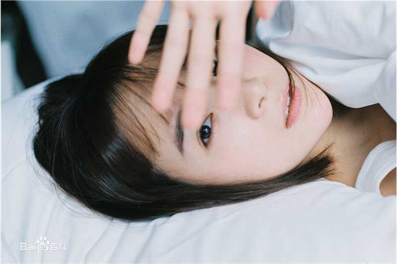 李依伊最全素颜背心壁纸