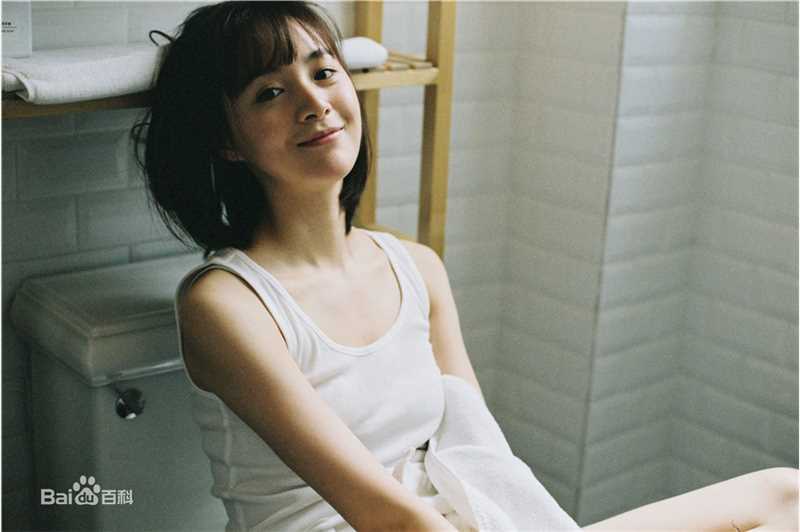 李依伊最全素颜背心壁纸