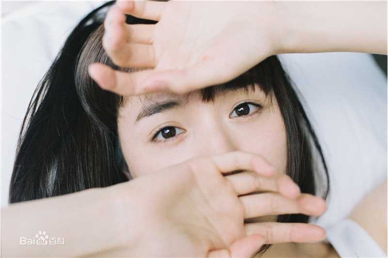 李依伊最全素颜背心壁纸