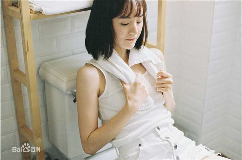 李依伊最全素颜背心壁纸