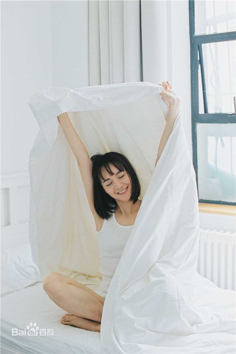 李依伊最全素颜背心壁纸