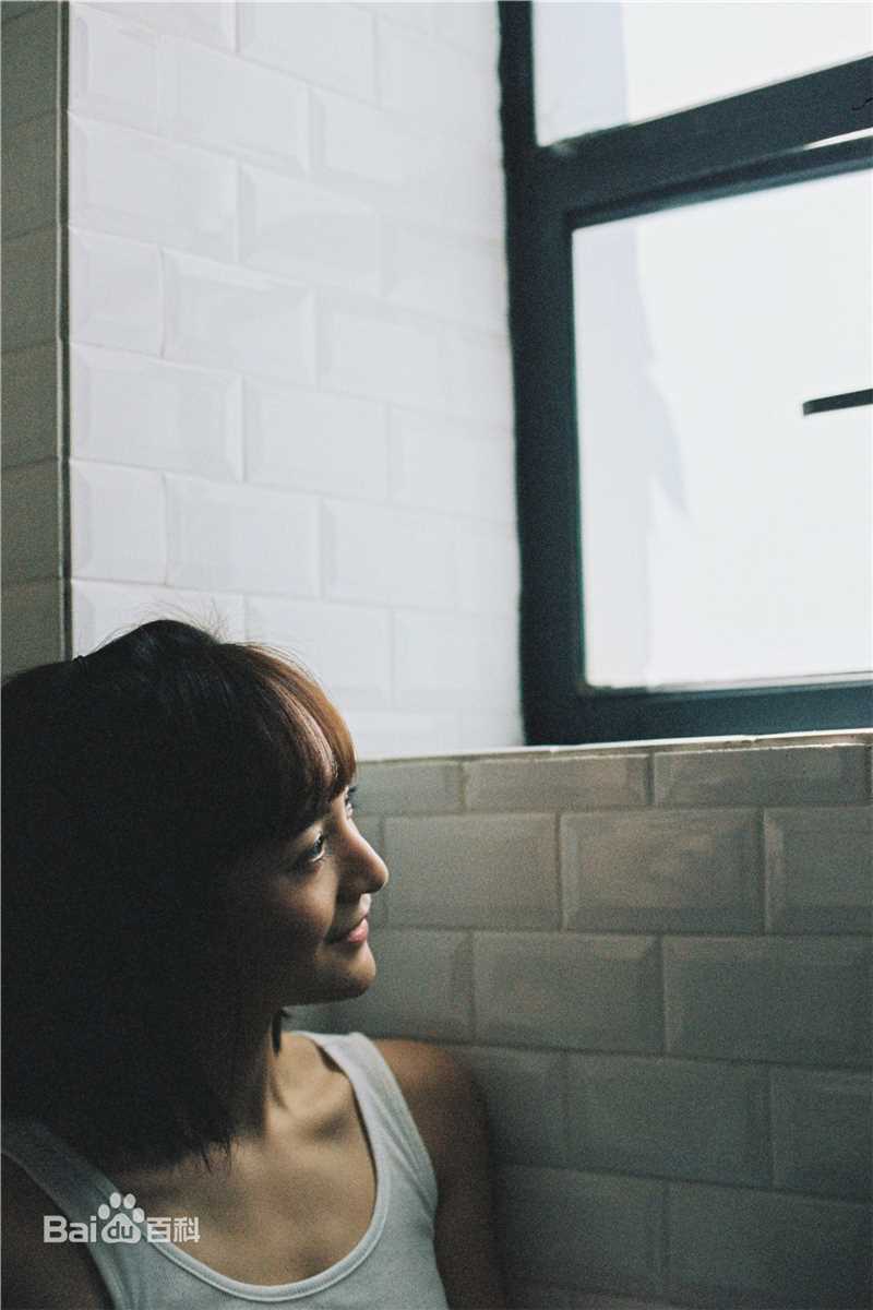 李依伊最全素颜背心壁纸