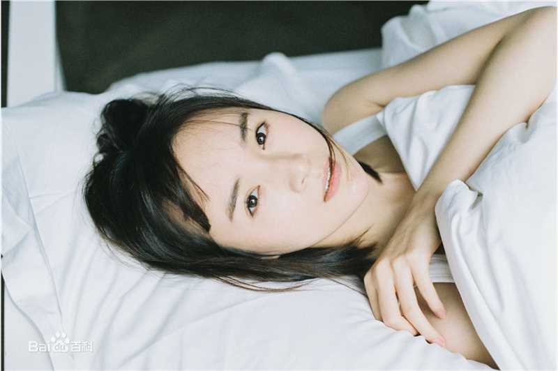 李依伊最全素颜背心壁纸