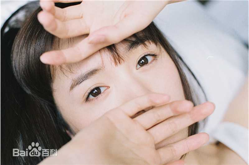 李依伊最全素颜背心壁纸