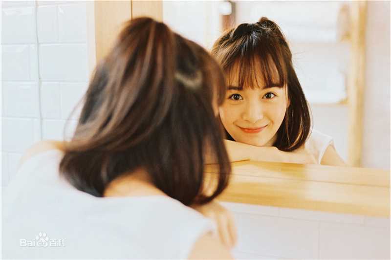 李依伊最全素颜背心壁纸