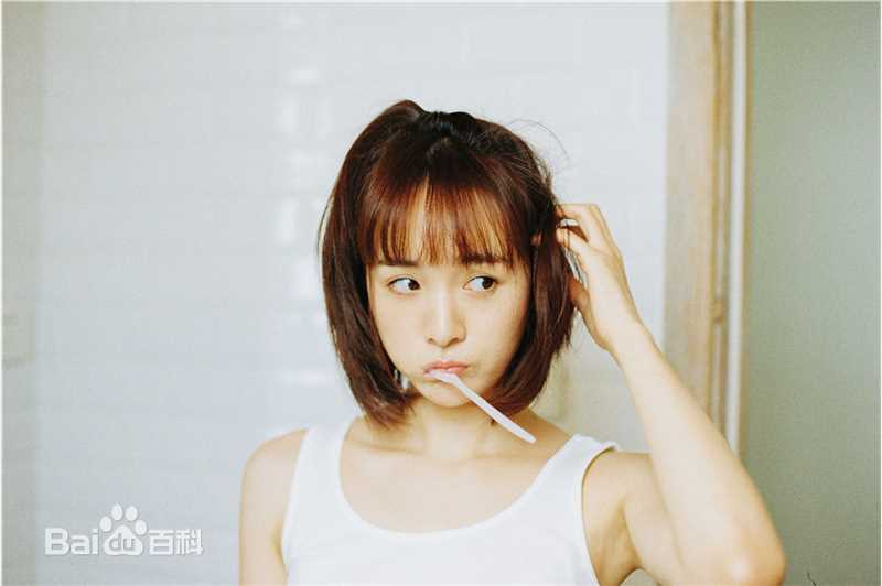 李依伊最全素颜背心壁纸