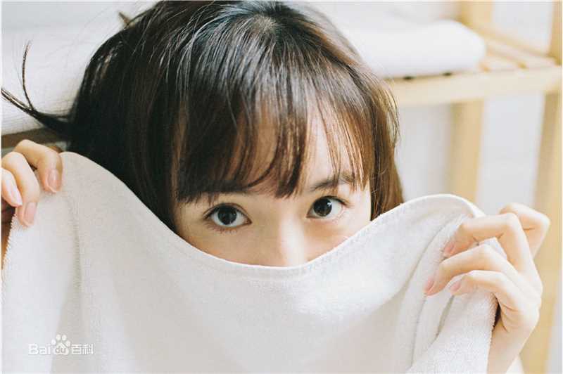 李依伊最全素颜背心壁纸