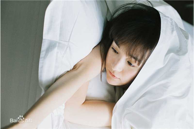 李依伊最全素颜背心壁纸